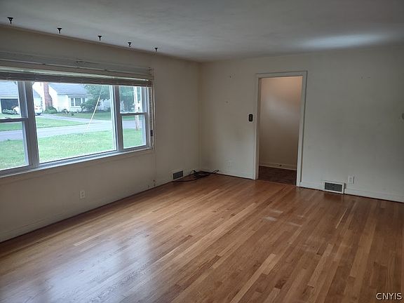 5th image of 227 Fay Park Dr
