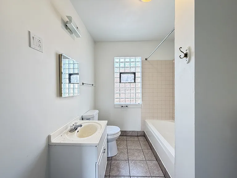 1609 N McVicker Ave #2HC — Photo 19