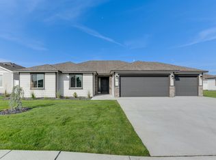 502 Lizzy Ln, Grandview, WA 98930