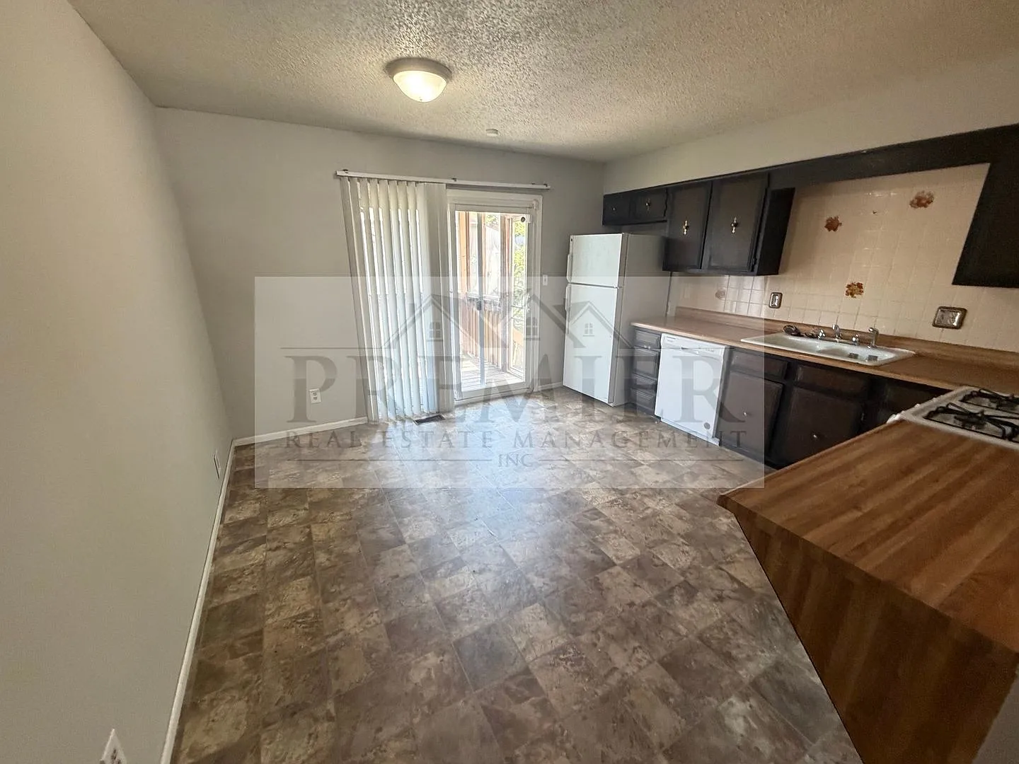 3 Bd / 1.5 Ba Townhome 8430 Lane Place, Raytown, Mo 64138 Culdesac $1450 Finished Basement — Photo 4