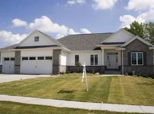 3335 Wild Rose Rd, Cedar Rapids, IA 52411