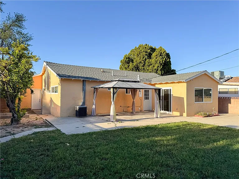 22908 Lull St — Photo 17