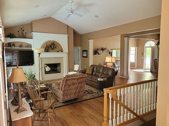 3rd image of 3053 Pleasantwood Dr