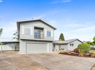 2162 Loch Dr, Springfield, OR 97477