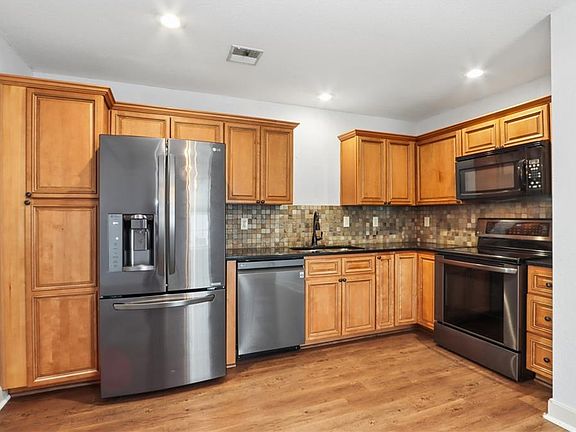 4th image of 13650 Oak Valley Dr