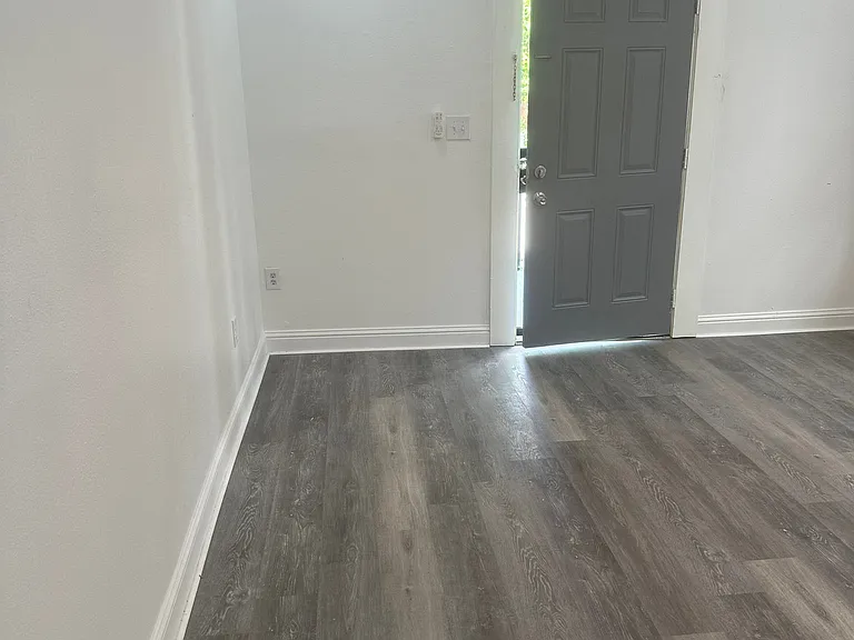1842 Pauline St #1842 — Photo 6
