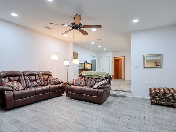 2nd image of 305 E Belt Line Rd