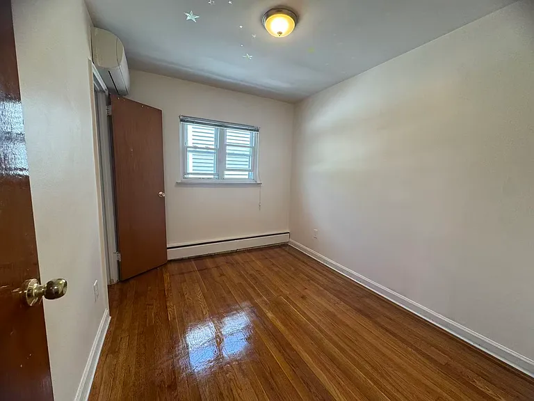 1835 Mayflower Ave — Photo 3