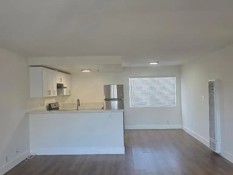 4326 W 142nd St #8 — Photo 9