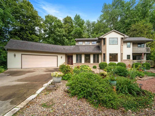 N1471 Keimar Ct, Greenville, WI 54942