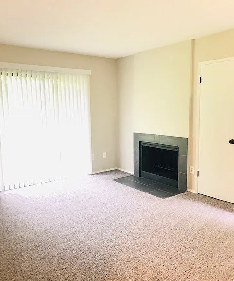 12722 51st Ave NE — Photo 2