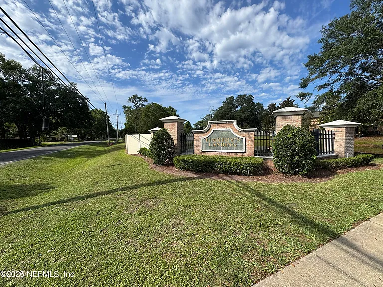 7806 Melvin Rd — Photo 2