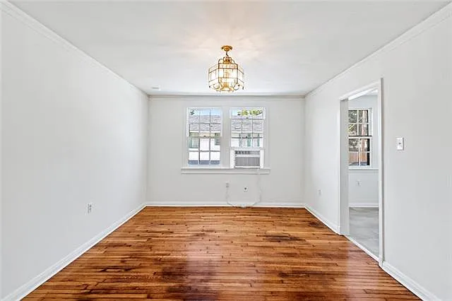 8537 S Claiborne Ave — Photo 5
