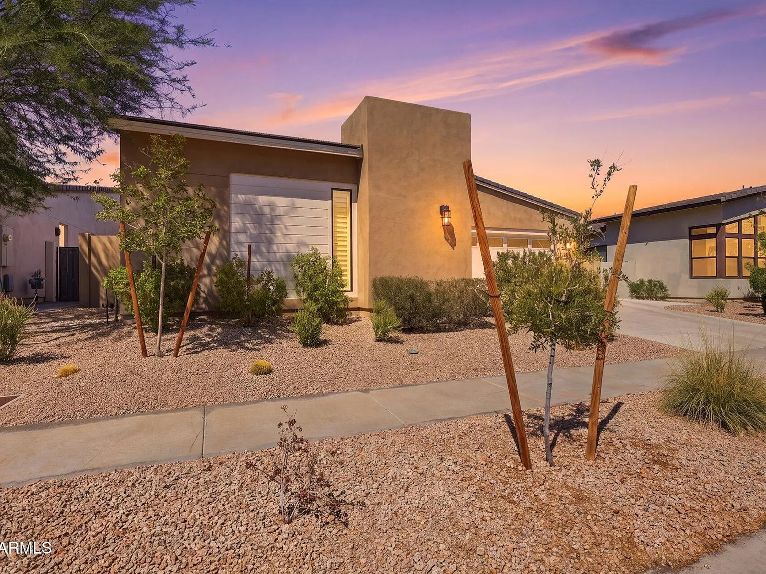 3 bed, 2.5 bath, 2481 sqft, $5,900 — Photo 3