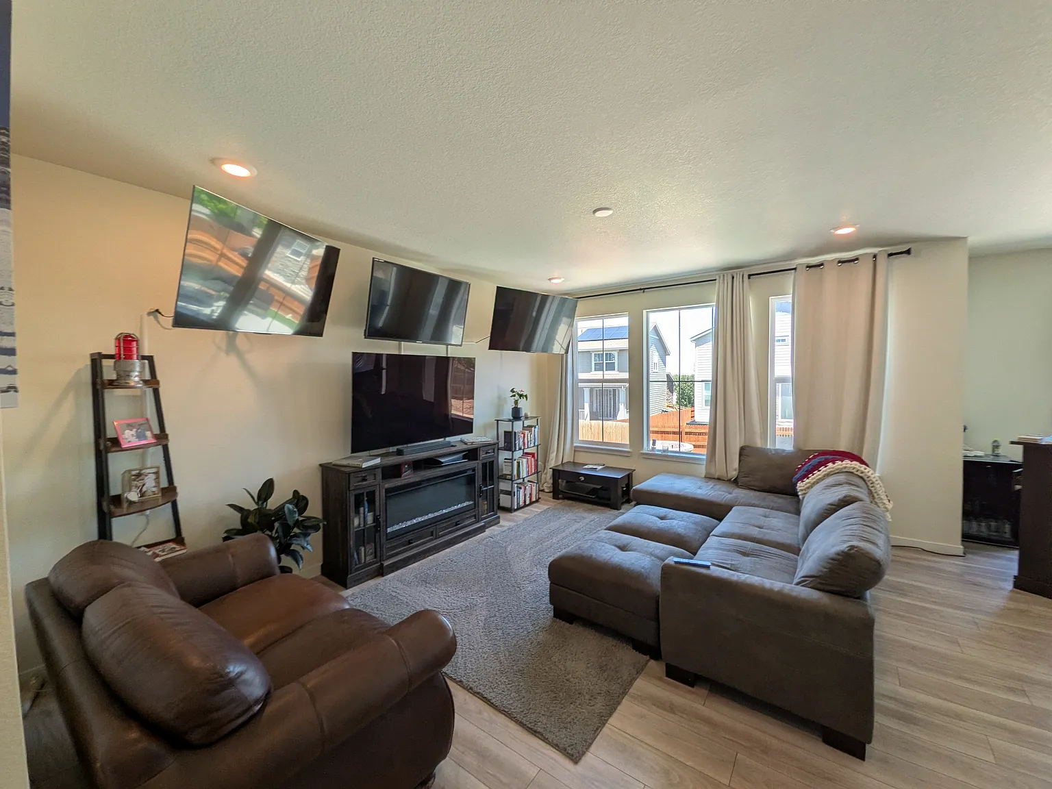 3 bed, 2.5 bath, 2752 sqft, $2,940 — Photo 4