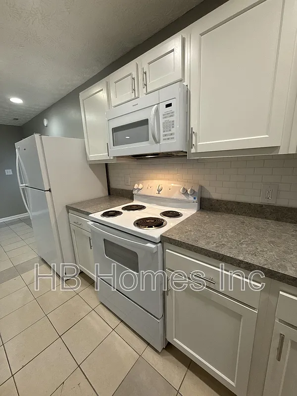 3 bed, 2.0 bath, 1188 sqft, $1,975 — Photo 3