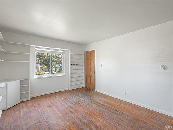 3rd image of 1588 Glenbeck Ave #A