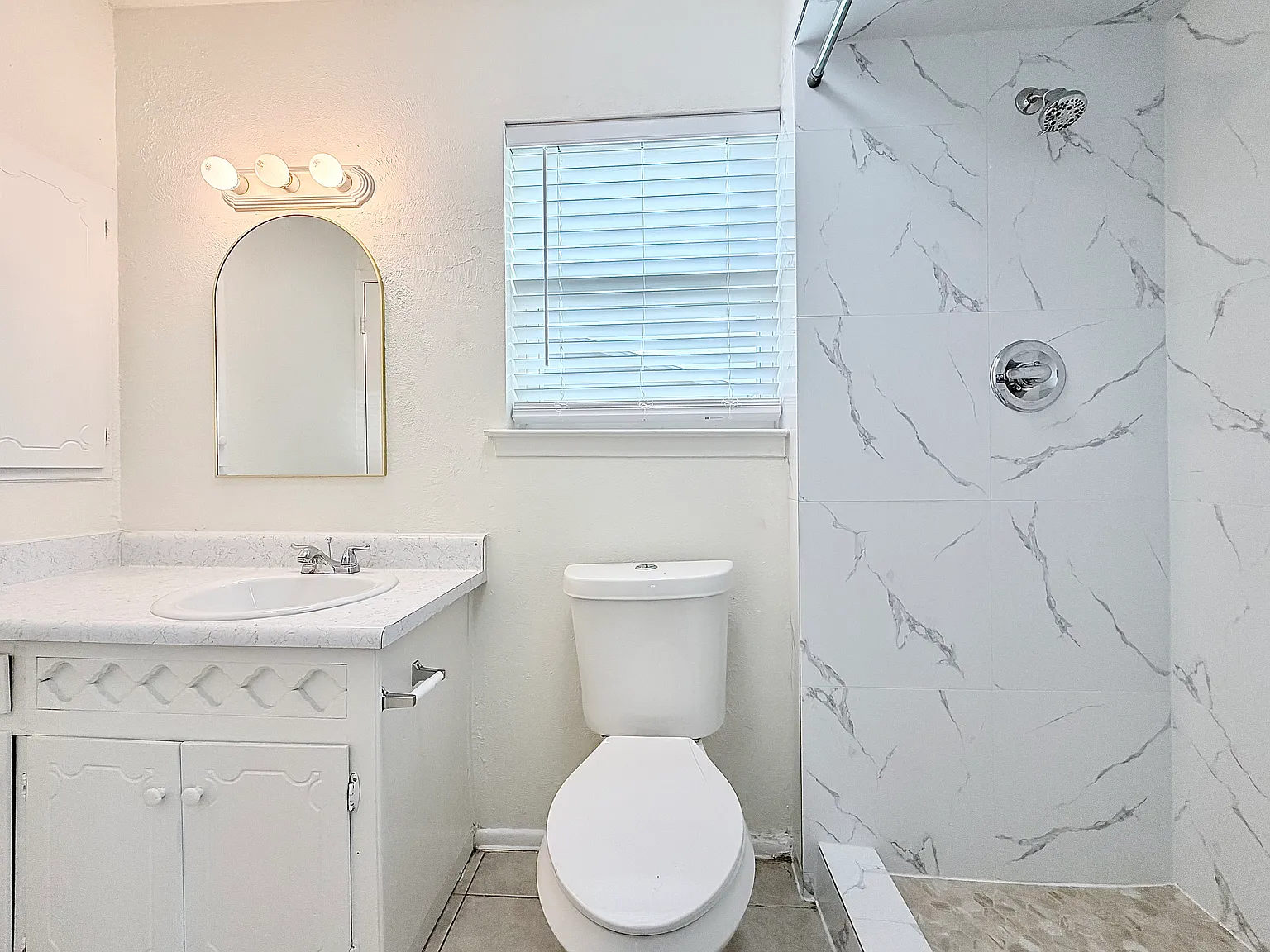 4 bed, 2106 sqft, $2,300 — Photo 2