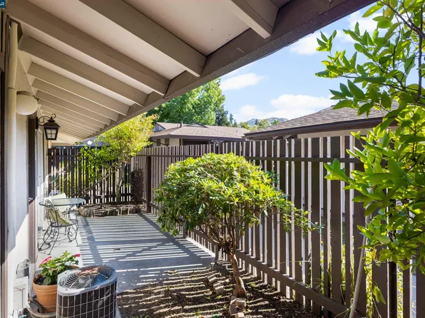 5473 Roundtree Pl APT A, Concord, CA 94521