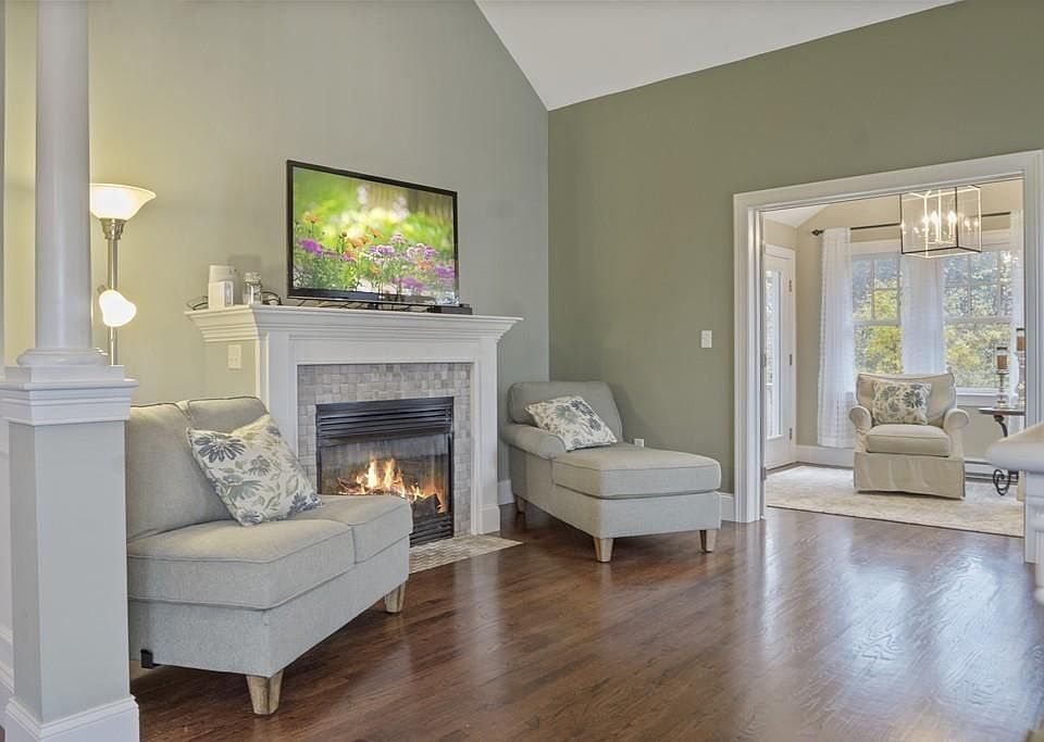 1st image of 37 Sunset Ridge Ln
