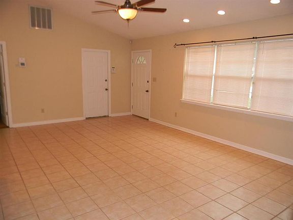 3rd image of 3087 McCord Blvd