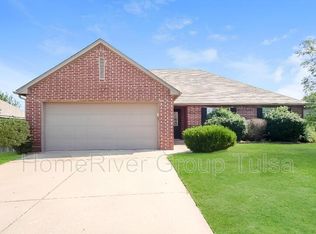 11709 S Forest Ave, Jenks, OK 74037