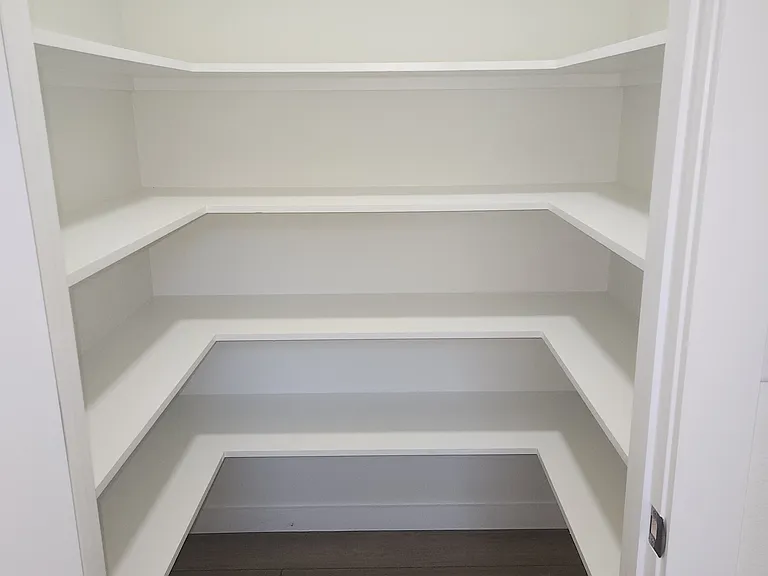 223 S Forest Ave — Photo 3