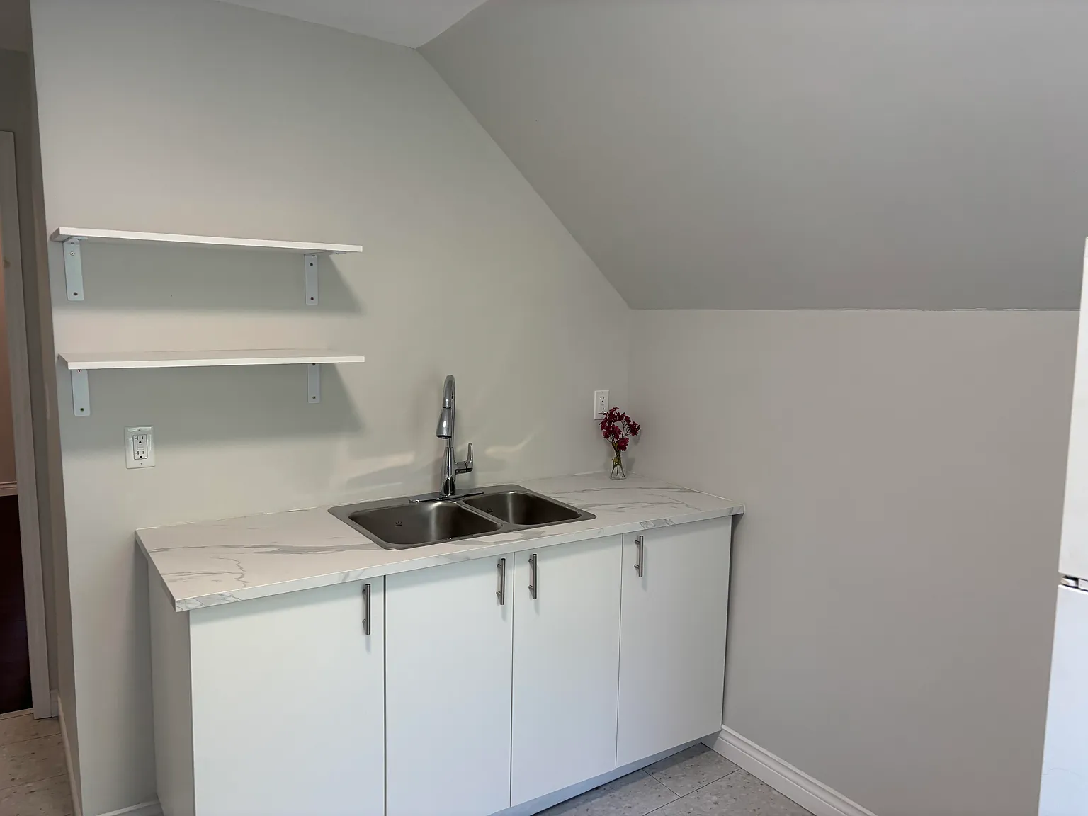 249 Mellanby Avenue, Upper Unit, Port Colborne — Photo 4