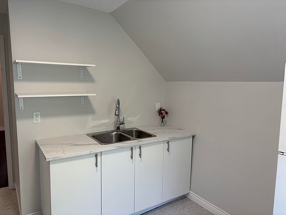 4th image of 249 Mellanby Ave