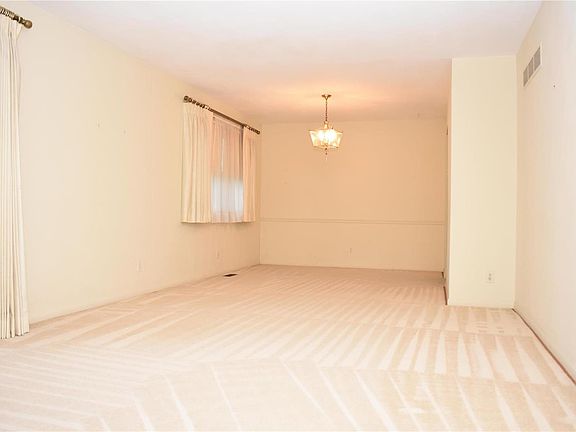 5th image of 1520 Zurich Dr