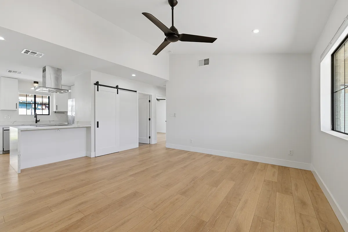 Building Photo - 2632 E Glenrosa Ave #2