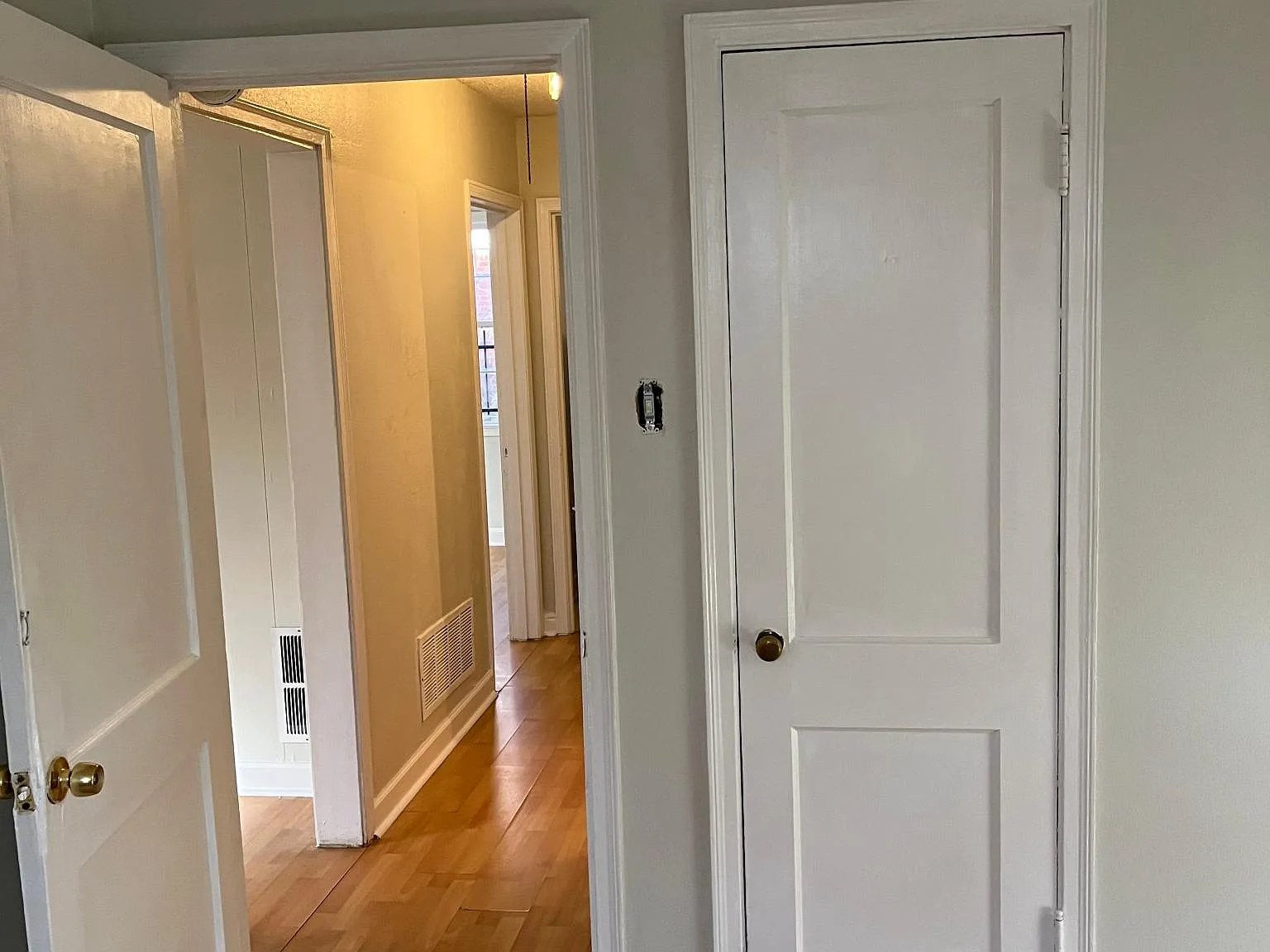 578 Sharon Dr — Photo 2