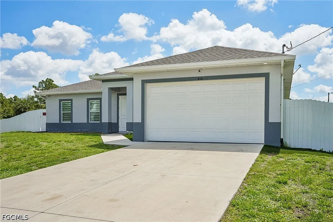 3 bed, 2.0 bath, 1621 sqft, $2,700 — Photo 3