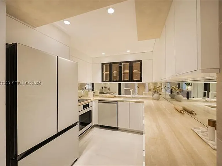 2301 Collins Avenue Cu #526 — Photo 12