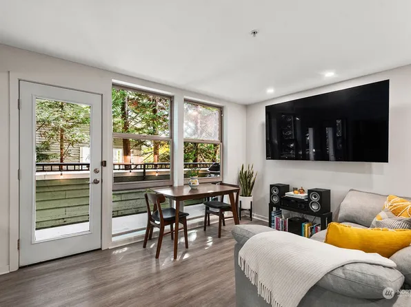 1310 N Lucas Place #405, Seattle, WA 98103