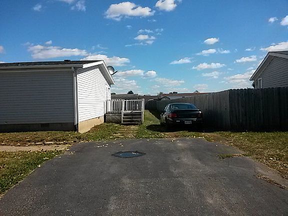 2nd image of 100 Mound Ln