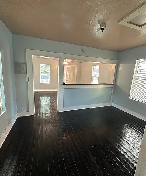 307 E Lambert St #1 — Photo 4