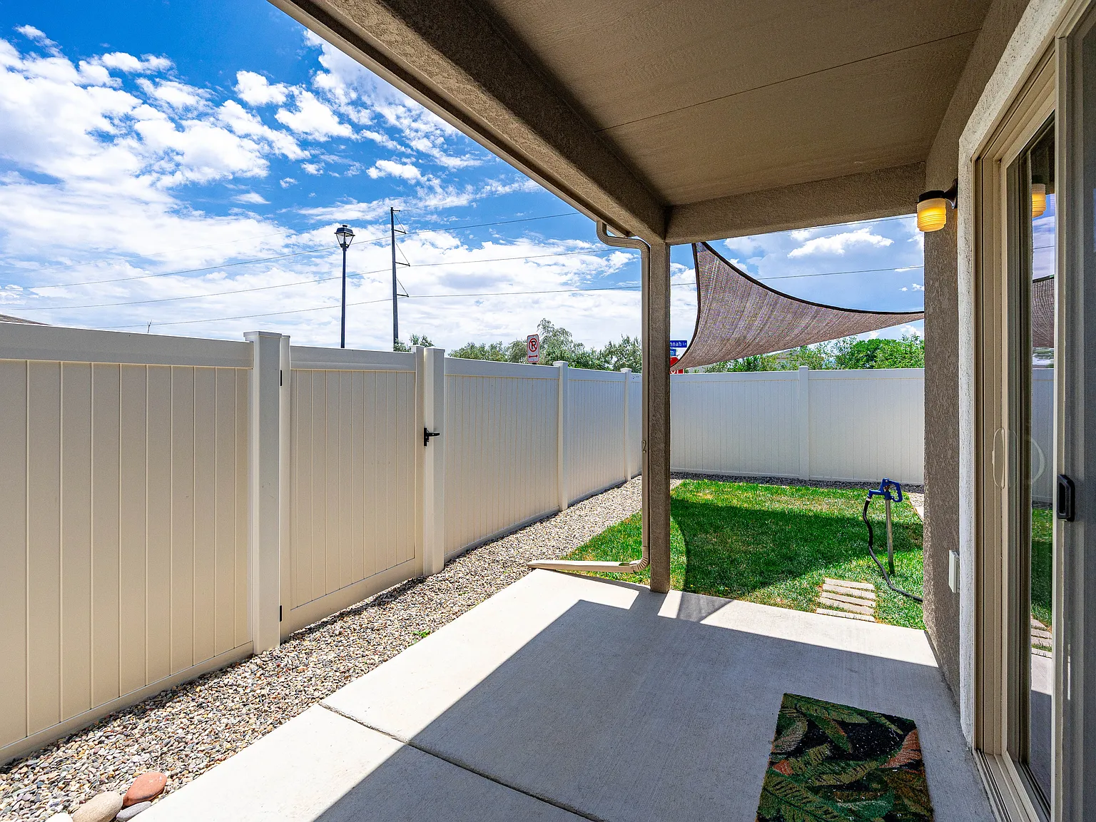 3 bed, 1087 sqft, $2,400 — Photo 3