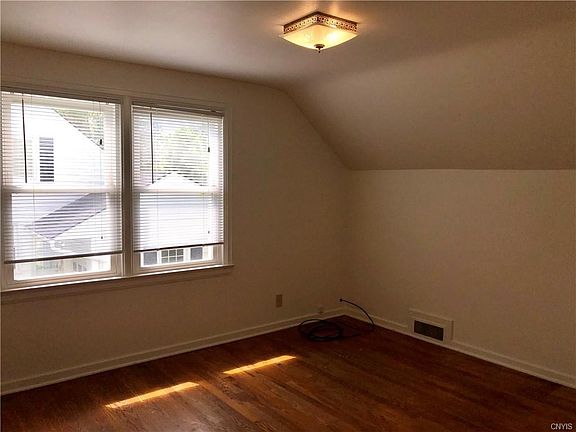 5th image of 720 Crawford Ave