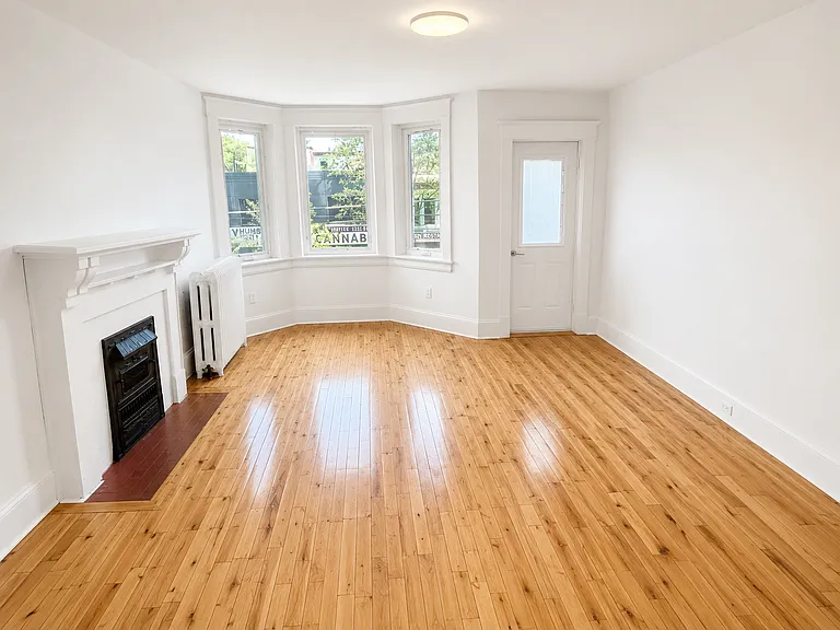 310 Roncesvalles Ave — Photo 8