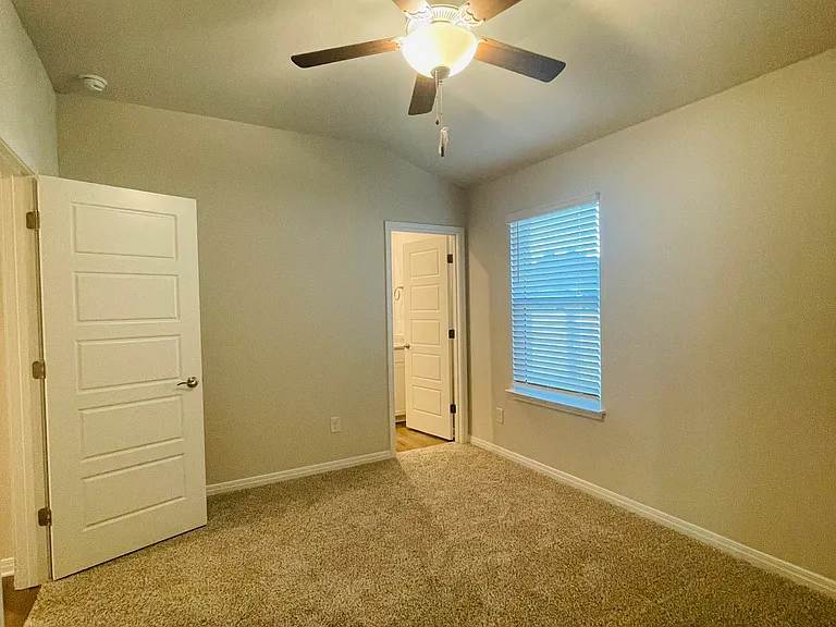 17604 Pepperwood Cv — Photo 15