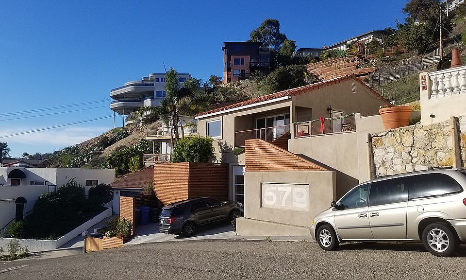 2nd image of 579 Bay St