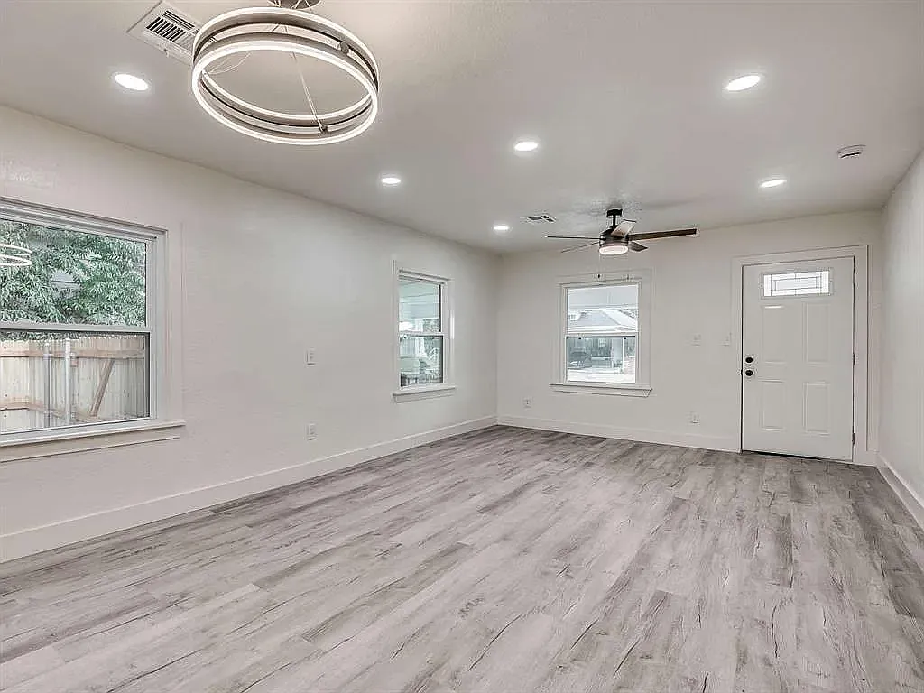 3 bed, 1640 sqft, $2,500 — Photo 2