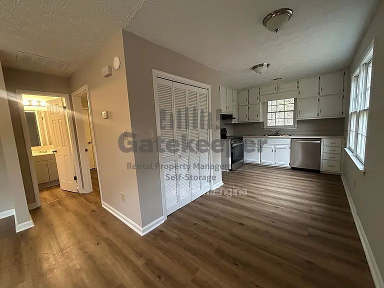 90 Meadowbrook Ct #E — Photo 3