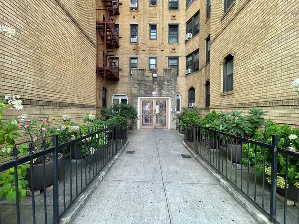 897 Empire Boulevard image 3 of 21