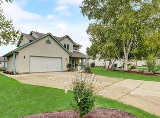 631 E Mary Ln, Oak Creek, WI 53154