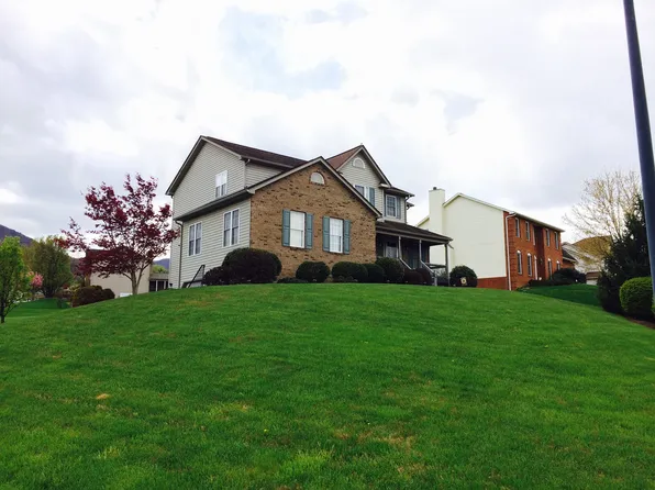 5935 Monet Dr, Roanoke, VA 24018