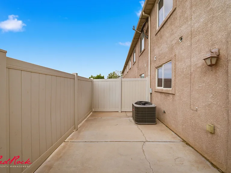 2422 S River Rd #5 — Photo 5