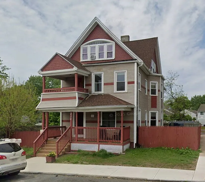 3 bed, 1000 sqft, $1,750 — Photo 1