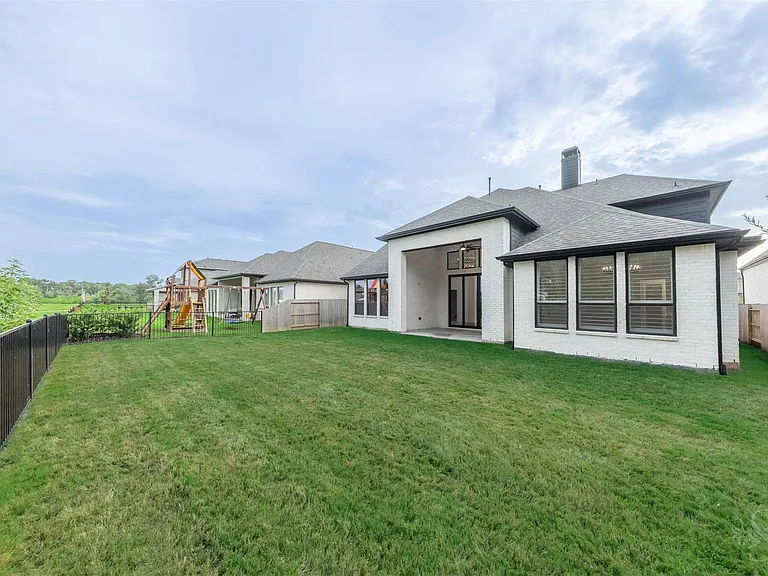 4318 Driftrose Dr — Photo 49